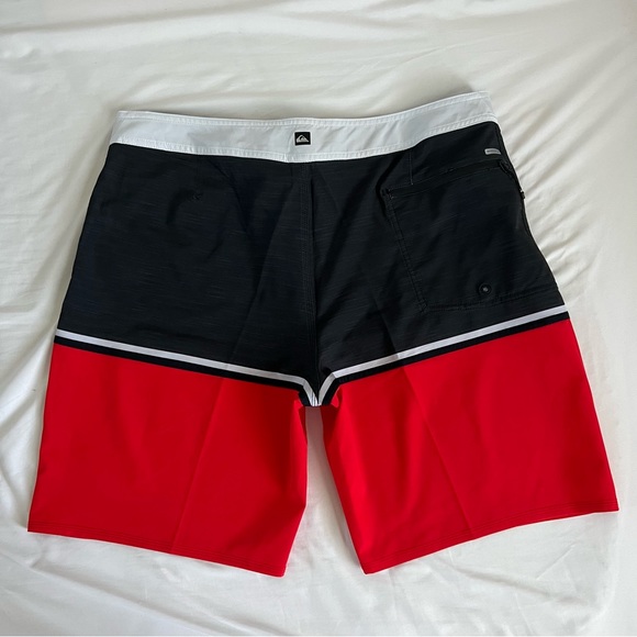 NWT Quicksilver Men’s Board-Shorts - Picture 3 of 3